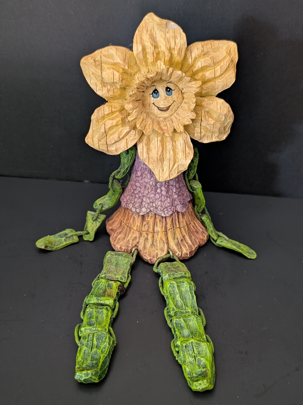 Vintage anthropomorphic resin sunflower shelf sitter 9-2026